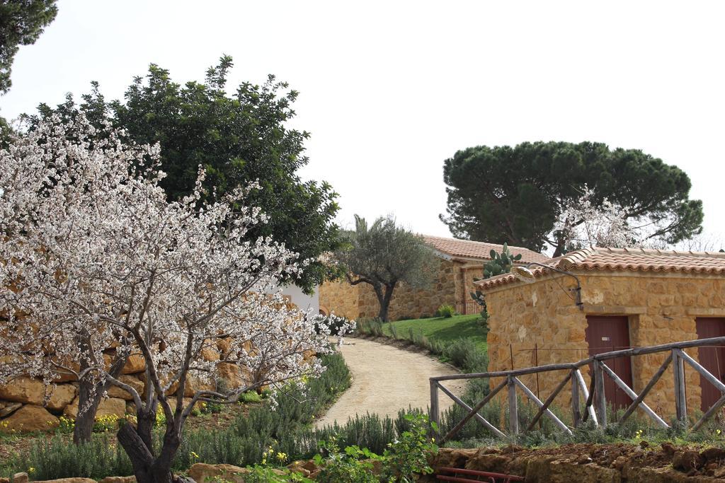 Agriturismo Feudo Muxarello Villa Aragona Luaran gambar