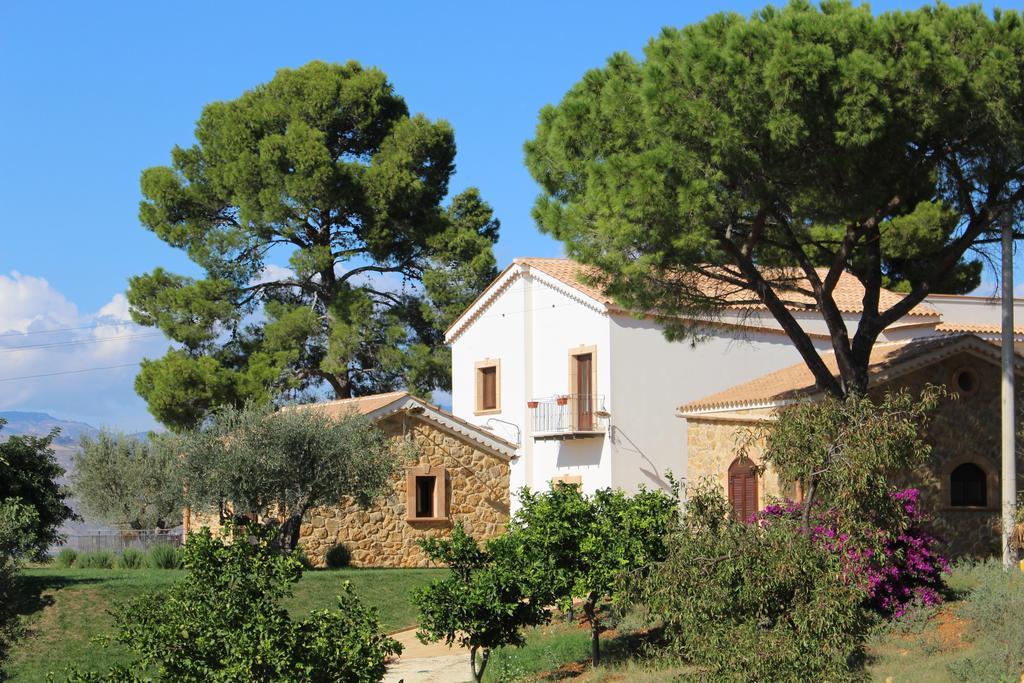 Agriturismo Feudo Muxarello Villa Aragona Luaran gambar